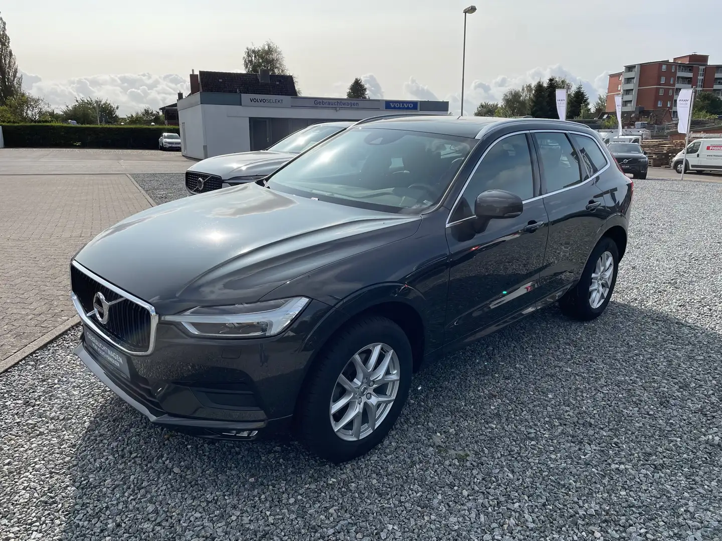 Volvo XC60 B5 Diesel Momentum Pro AWD Grau - 1