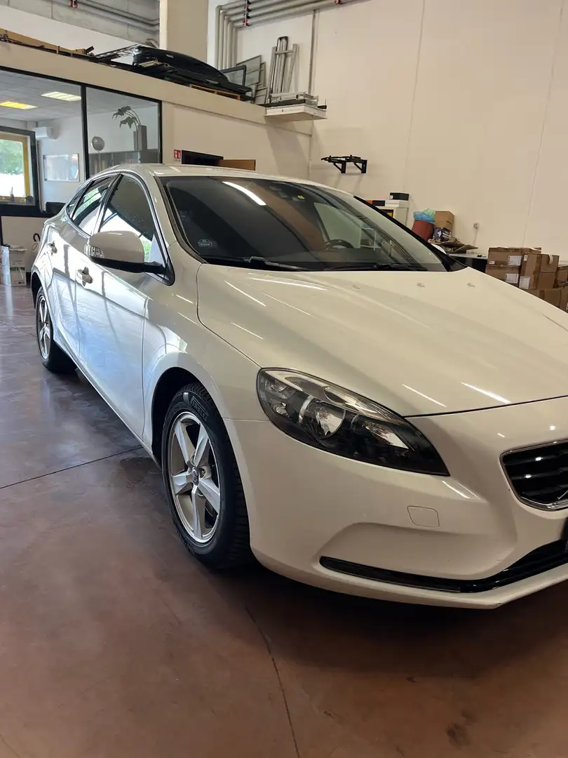Volvo V40 2.0 d3 Kinetic geartronic Bianco - 1