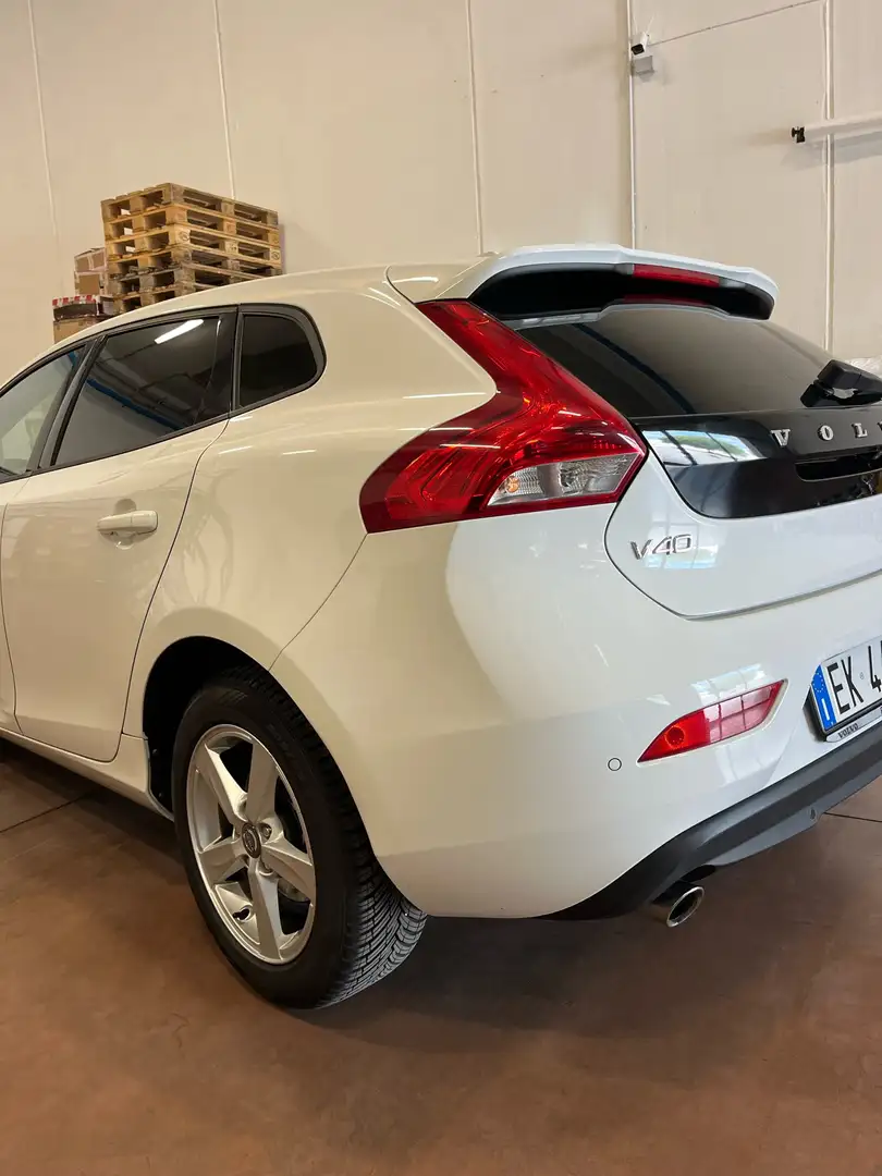 Volvo V40 2.0 d3 Kinetic geartronic Bianco - 2