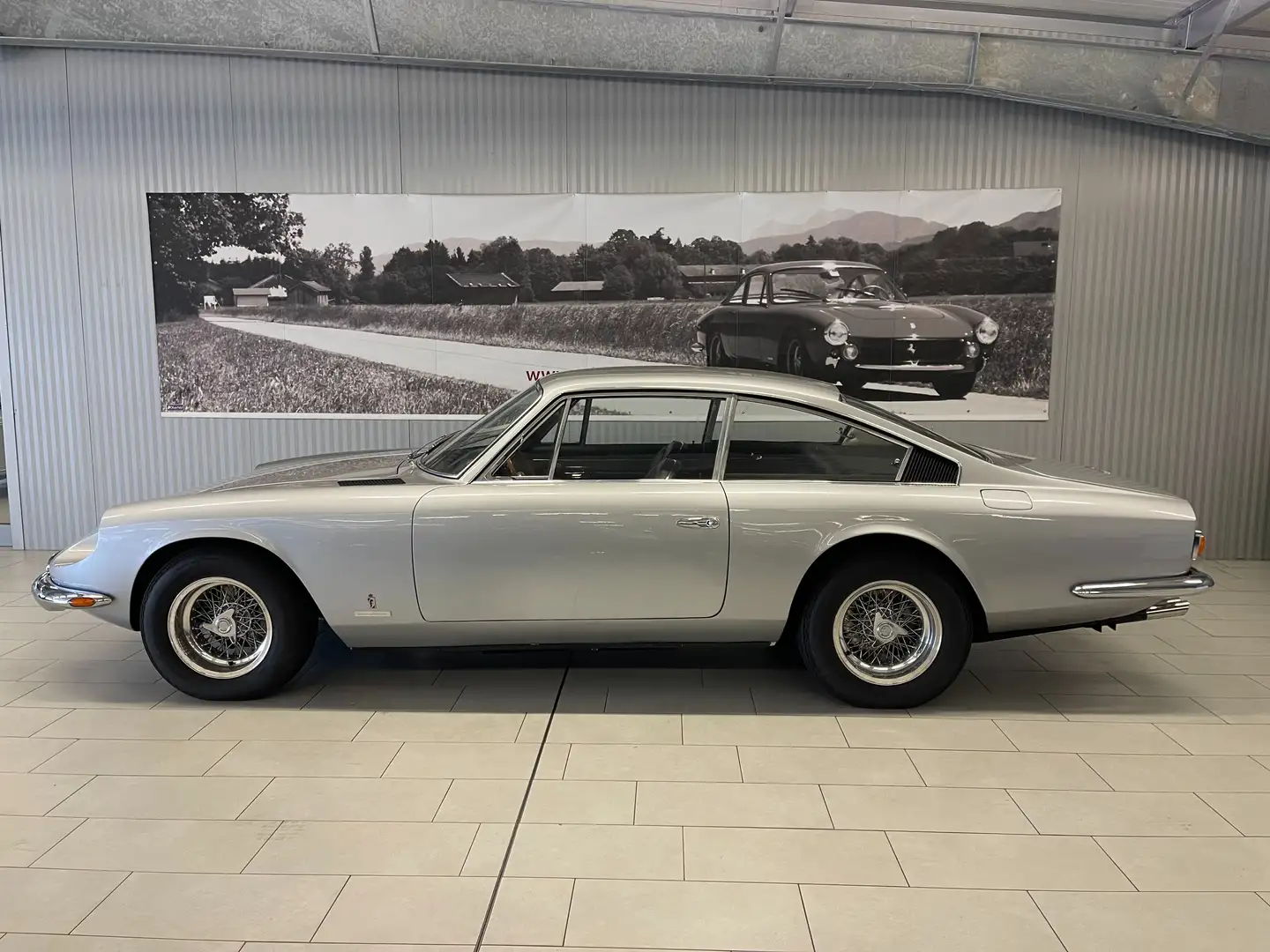 Ferrari 365 365 GT 2+2 "Queen Mary" Silber - 1