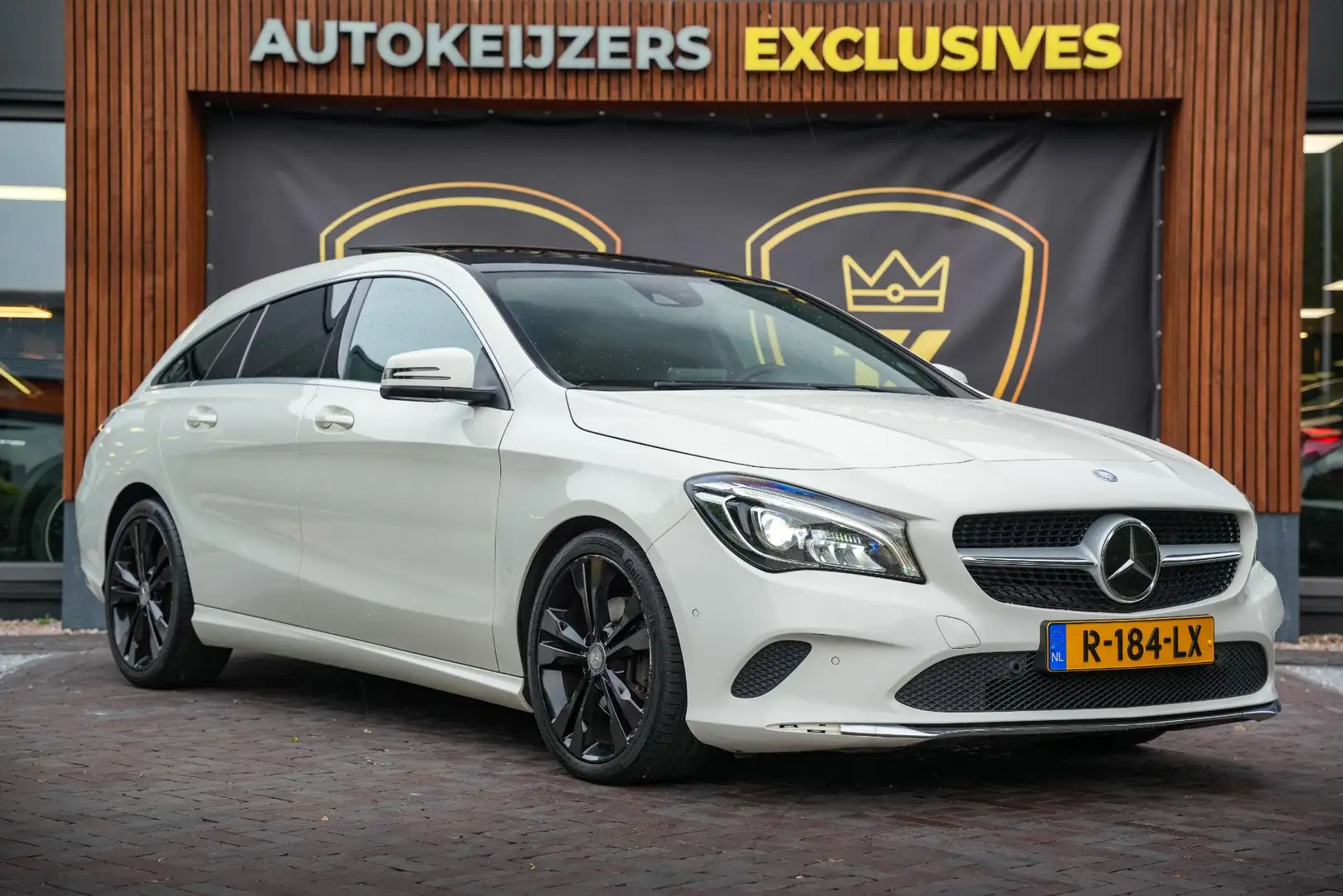 Mercedes-Benz CLA 200 Shooting Brake Business AMG Panoramadak Adapt. Cru Bianco - 1