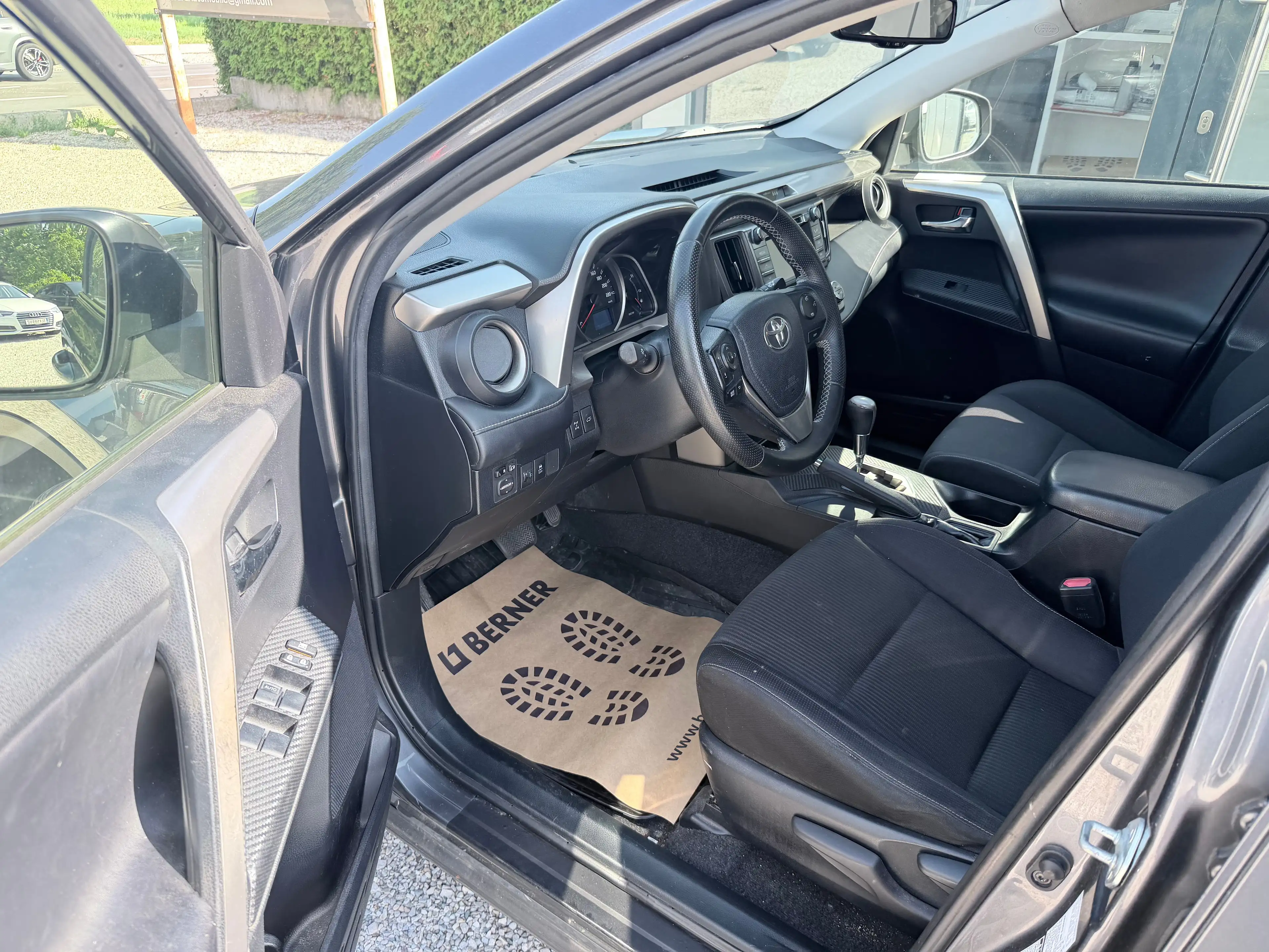 Toyota RAV 4 Life — photo 8