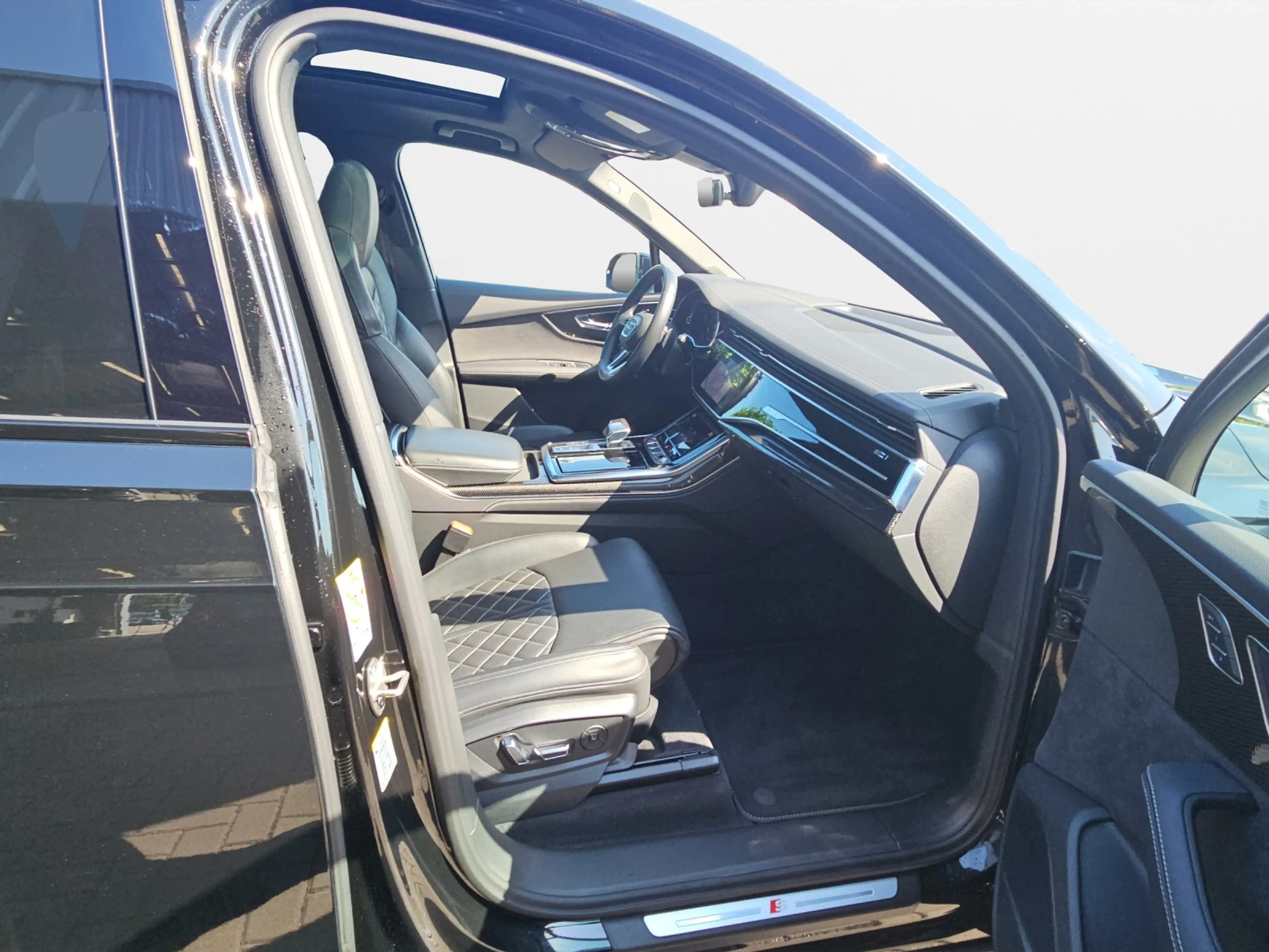 Audi SQ7 TFSI tiptronic NaviPlus Mtarix AHK 22-Zoll Head... — photo 13