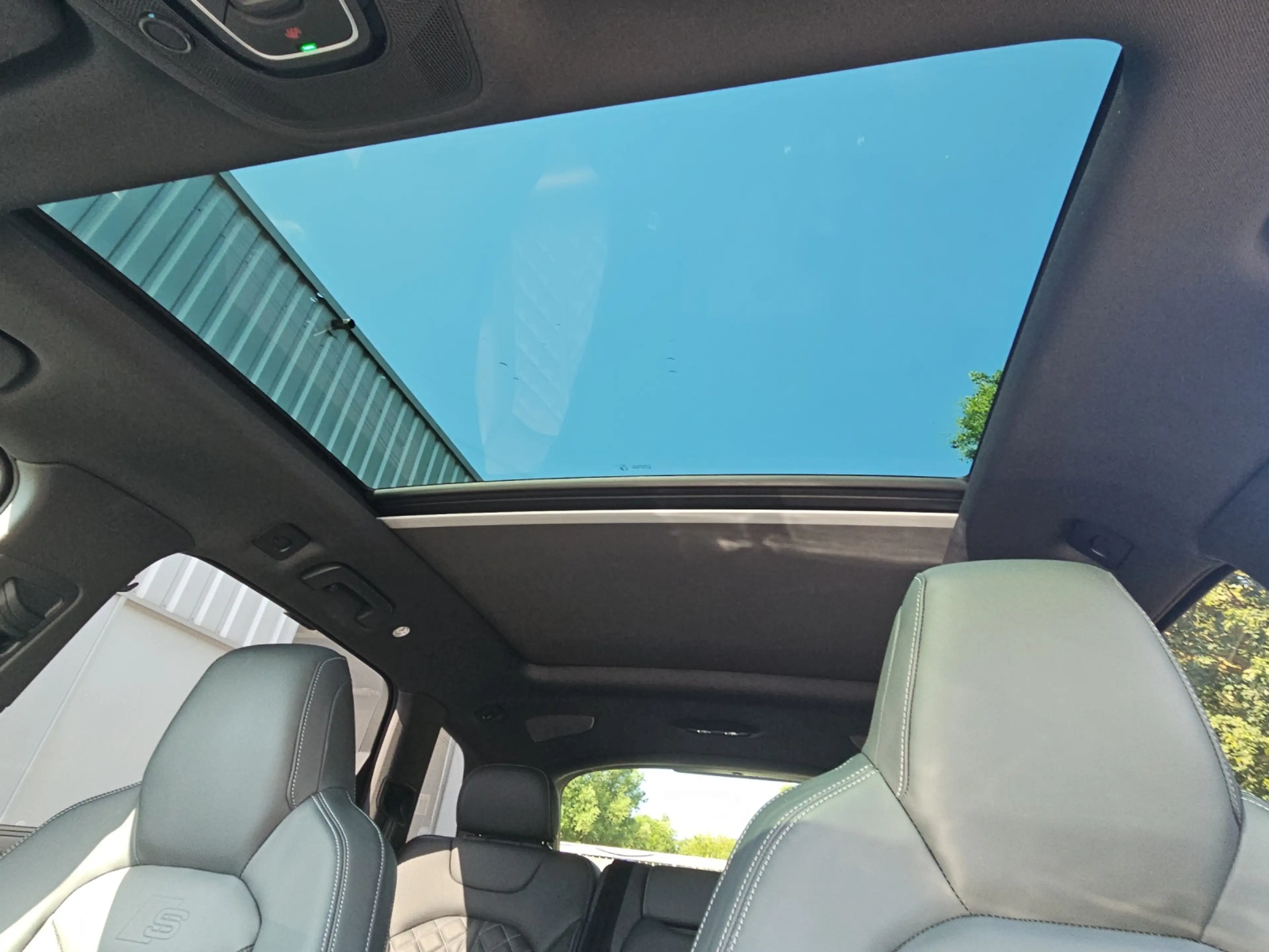 Audi SQ7 TFSI tiptronic NaviPlus Mtarix AHK 22-Zoll Head... — photo 15
