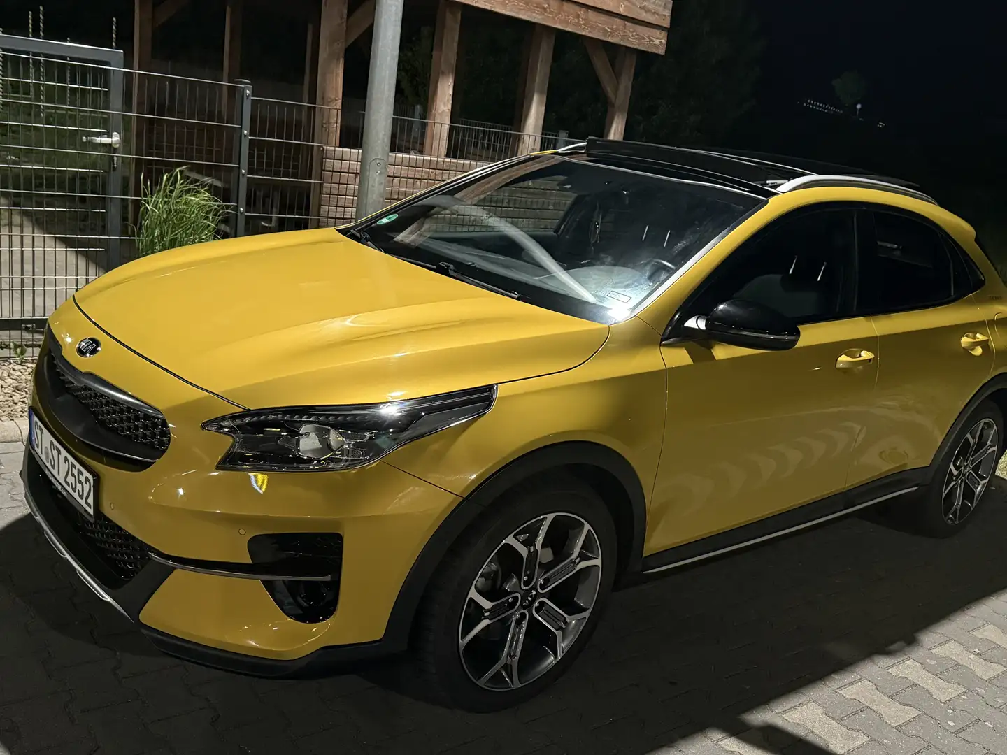 Kia XCeed Launch Edition Beige - 2