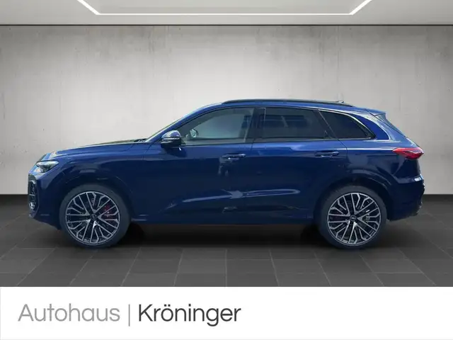 Audi SQ5 view 3