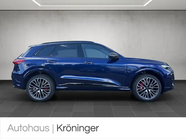 Audi SQ5 view 4