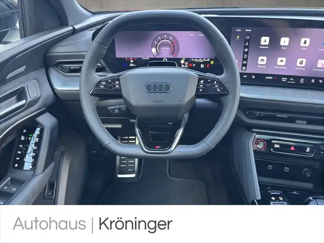 Audi SQ5 view 11