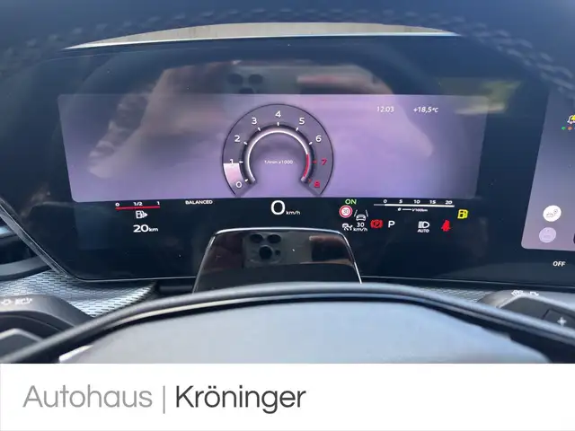 Audi SQ5 view 12