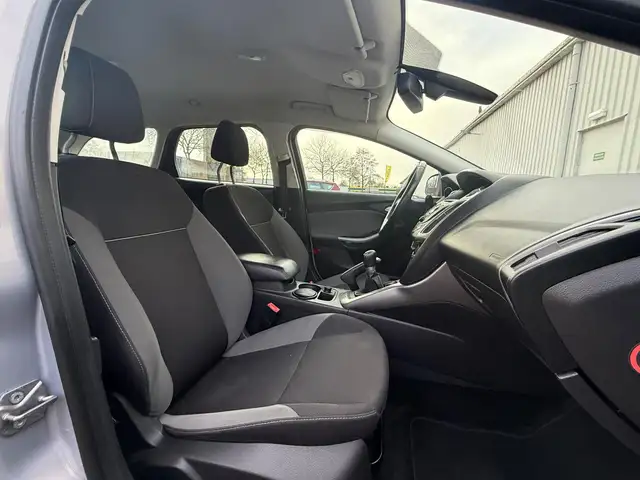 Ford Focus view 8