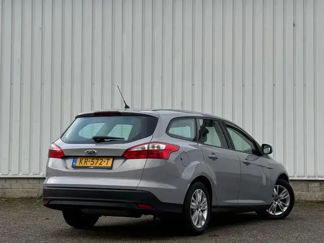 Ford Focus view 6