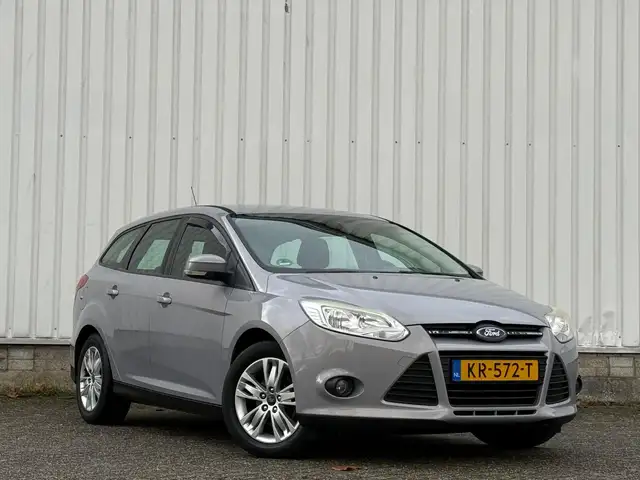 Ford Focus view 3