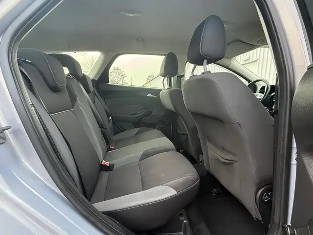 Ford Focus view 10