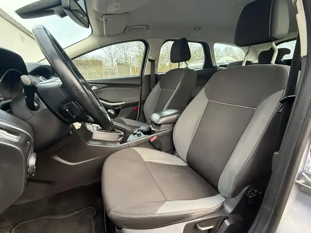 Ford Focus view 7