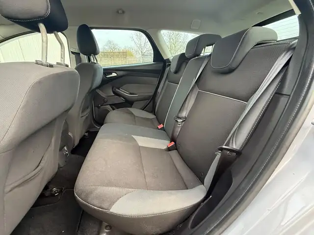 Ford Focus view 9