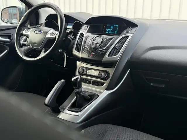 Ford Focus view 11