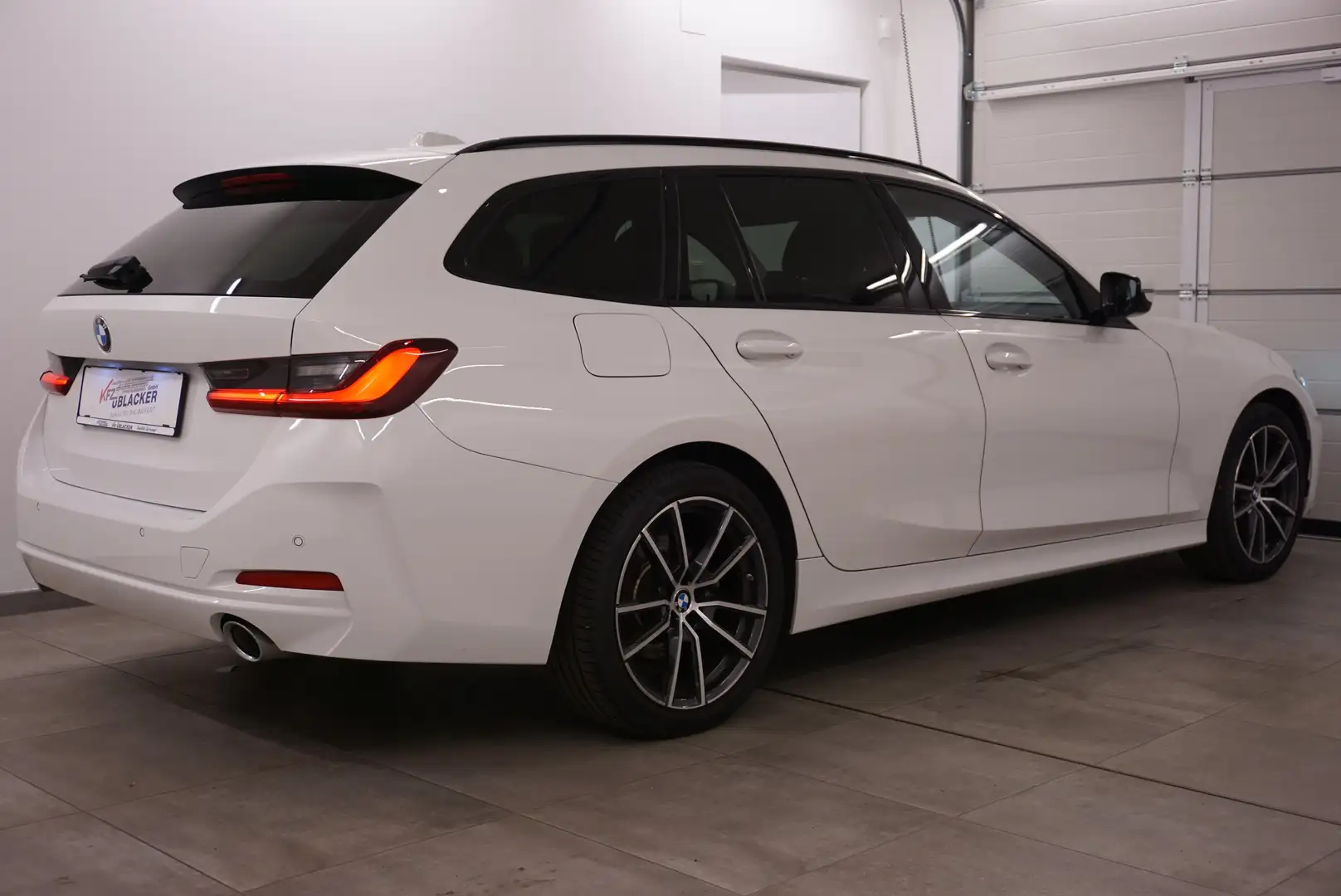 BMW 318 d Sport // Shadow Line // Lederausstattung Weiß - 2