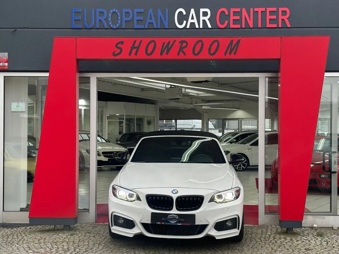 BMW 220 i Cabrio M SPORT*LED*MEMORY*LEDER* Weiß - 1
