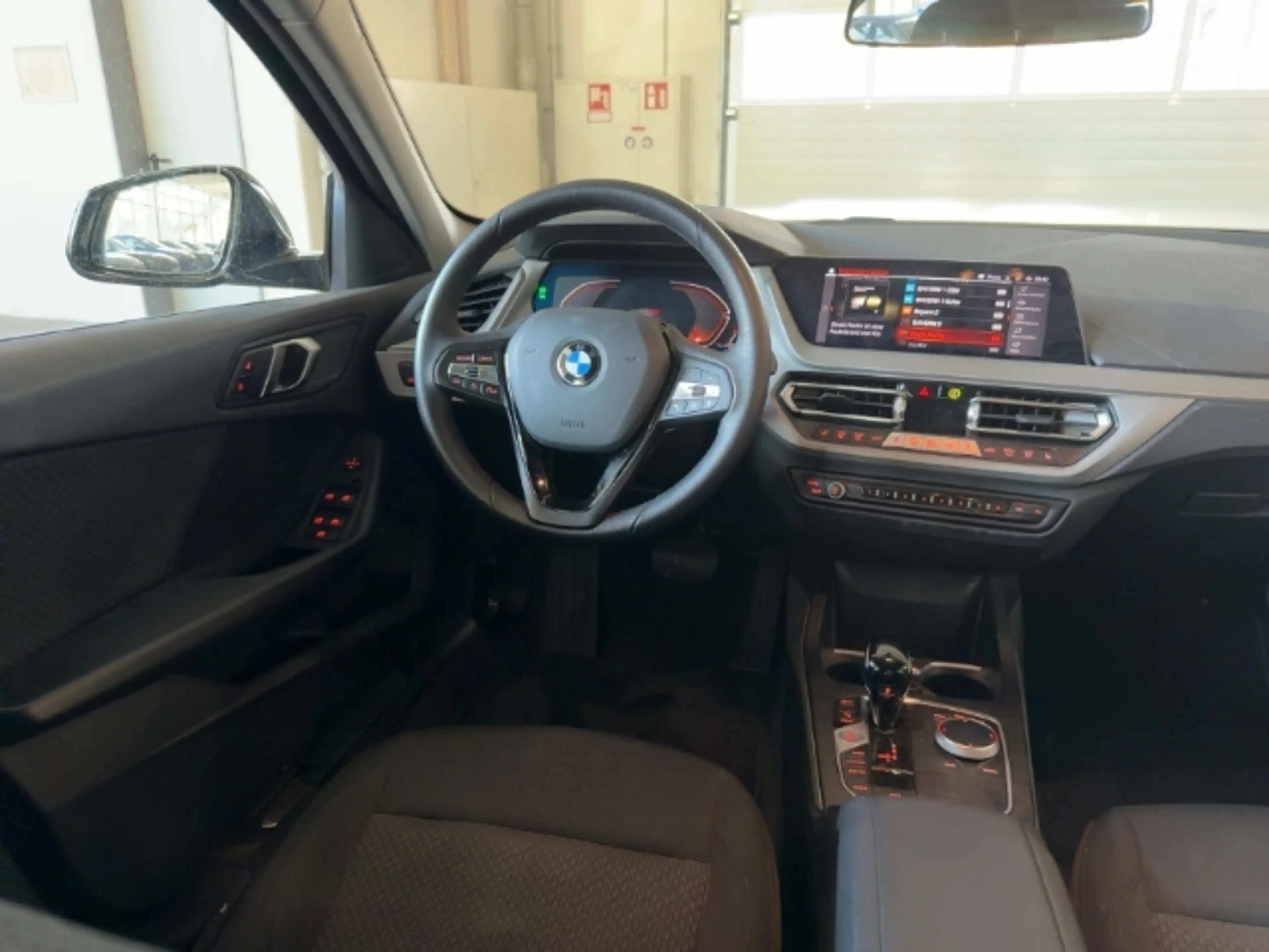 BMW 118 i 5-Türer El. Panodach Panorama Navi Digitales Coc — photo 8