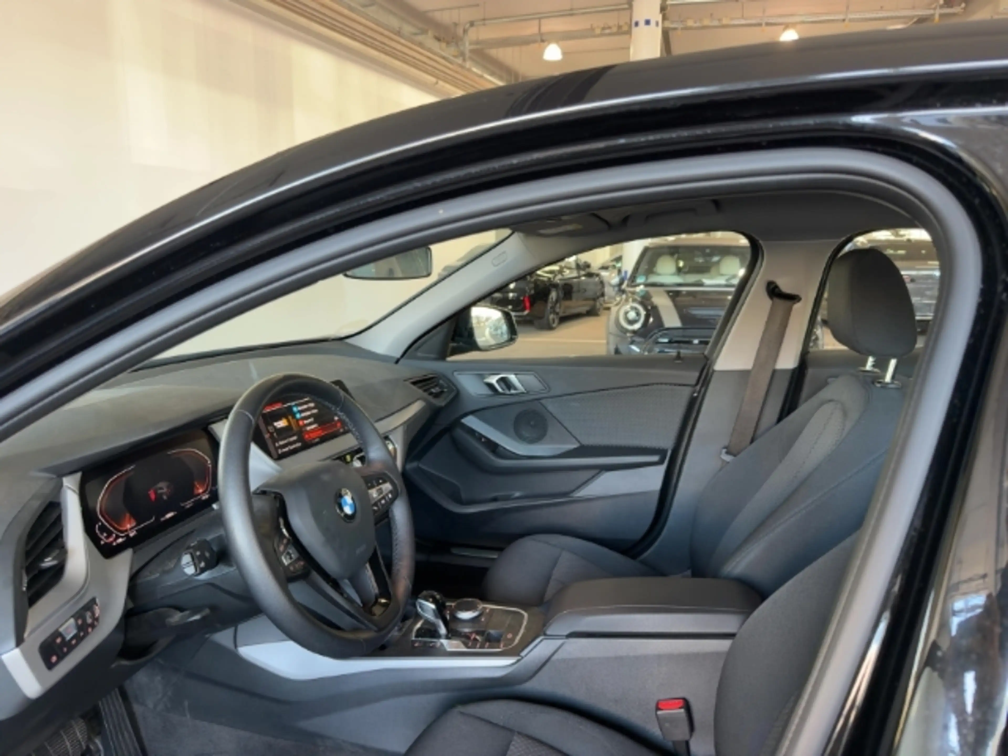 BMW 118 i 5-Türer El. Panodach Panorama Navi Digitales Coc — photo 6