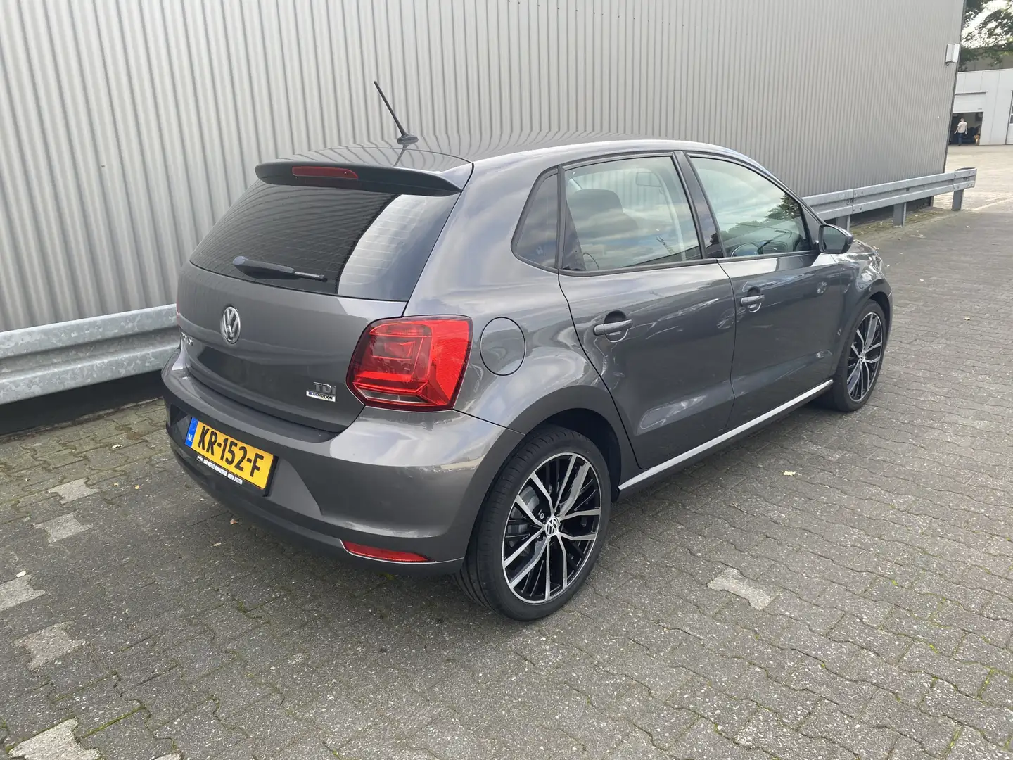 Volkswagen Polo 1.4 TDI Business Edition 167Dkm, 5-Drs, Clima, LM, Gris - 2
