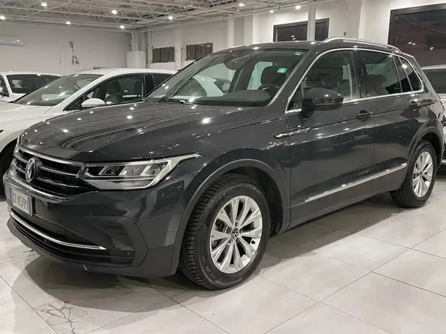 Volkswagen Tiguan 2.0 tdi 150cv dsg LIFE ufficiale volkswagen Grau - 1