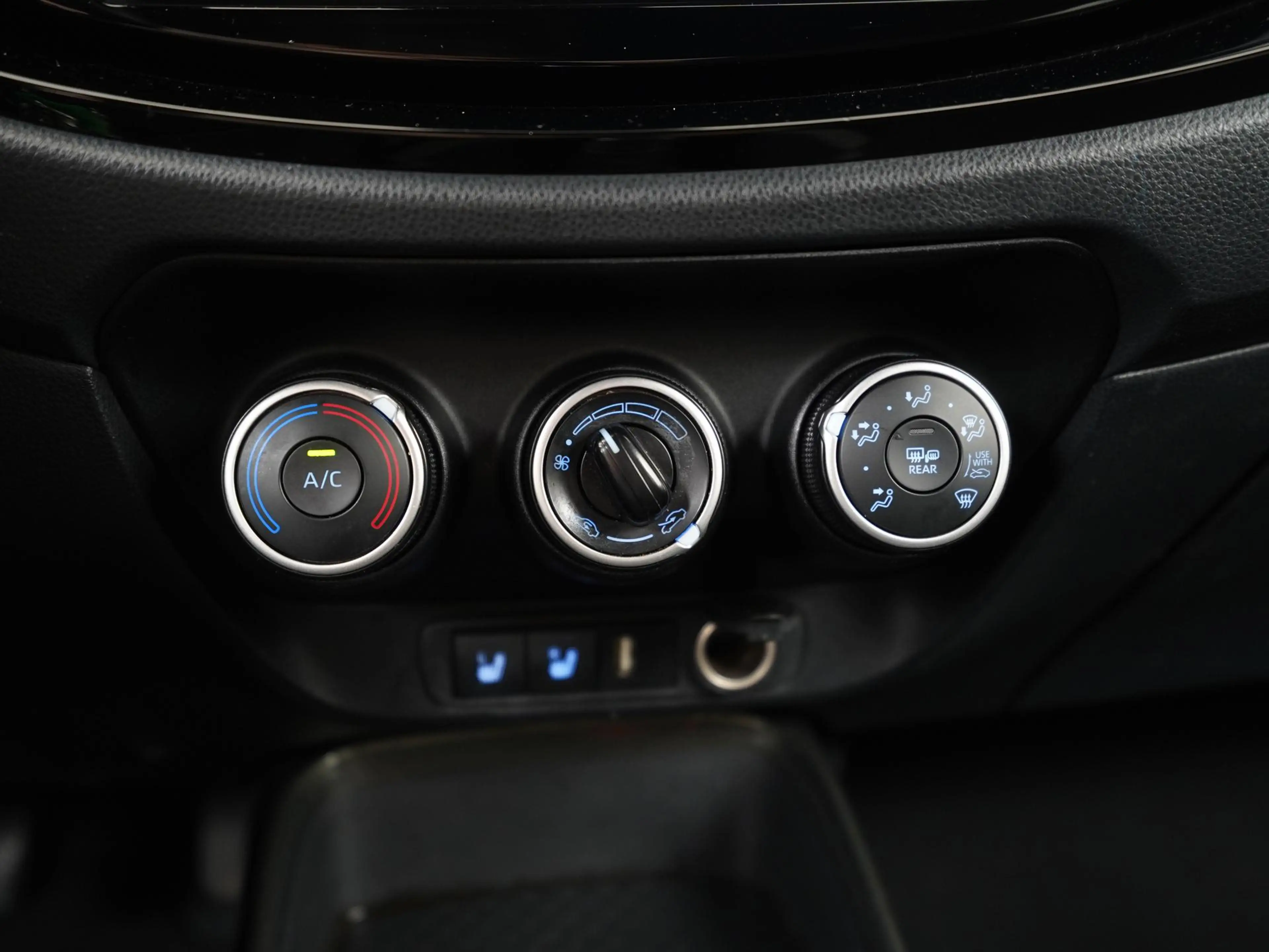Toyota Aygo X 1.0 VVT-i MT first Two-Tone | Camera | Apple/Andro — photo 11