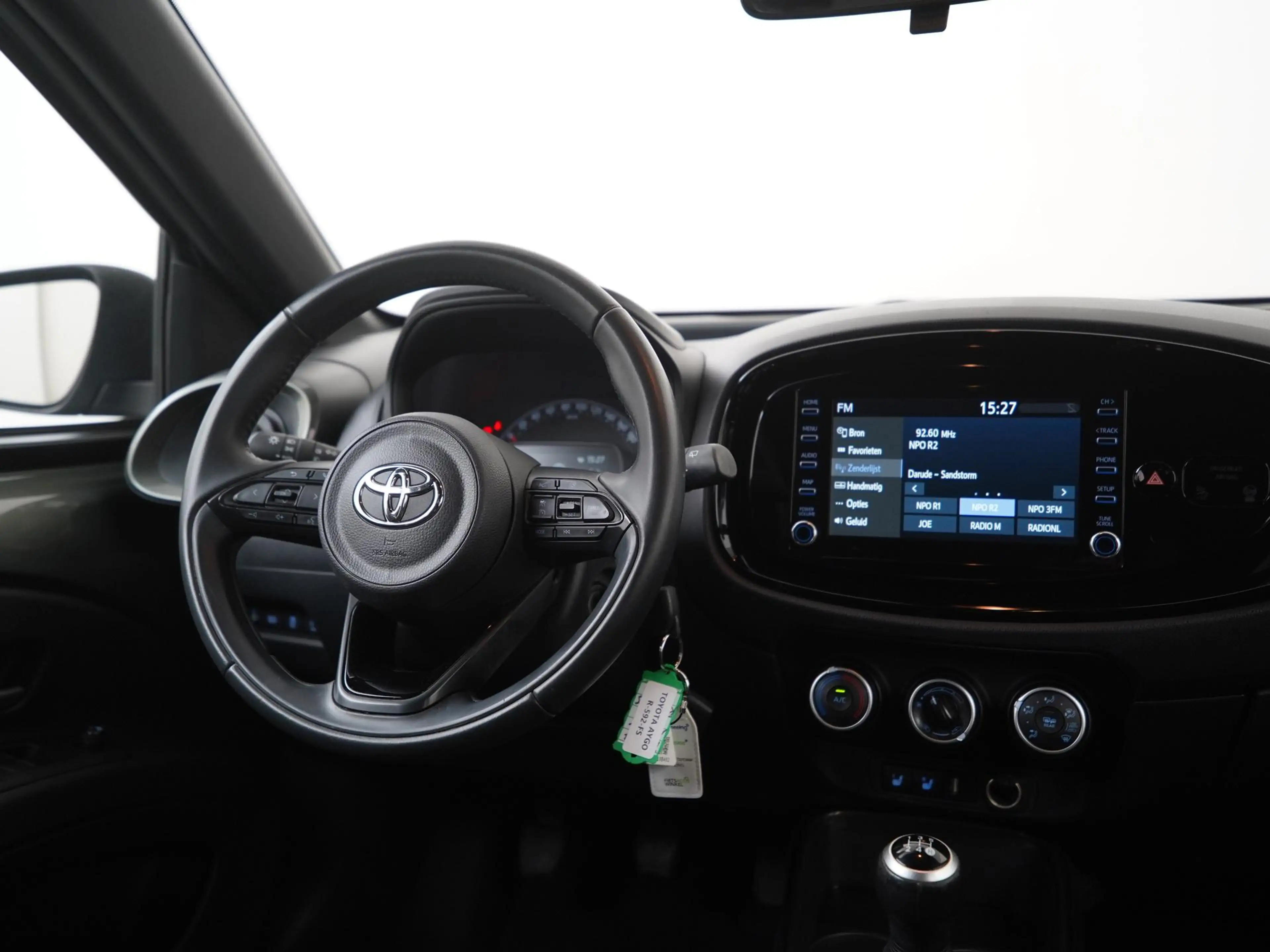 Toyota Aygo X 1.0 VVT-i MT first Two-Tone | Camera | Apple/Andro — photo 5
