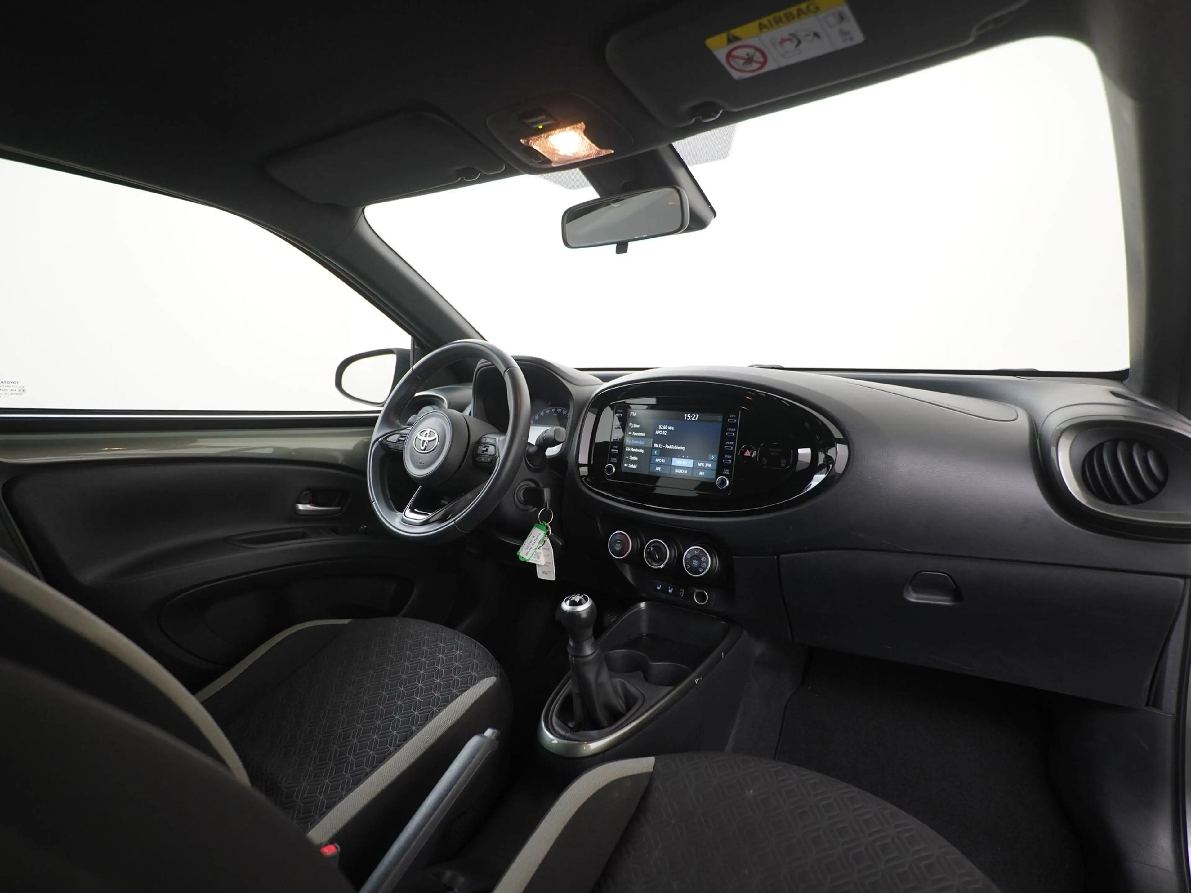Toyota Aygo X 1.0 VVT-i MT first Two-Tone | Camera | Apple/Andro — photo 2