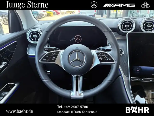 Mercedes-Benz 220 view 13