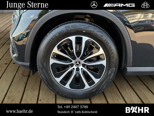 Mercedes-Benz 220 view 6