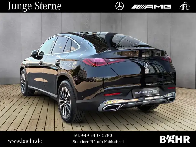 Mercedes-Benz 220 view 3
