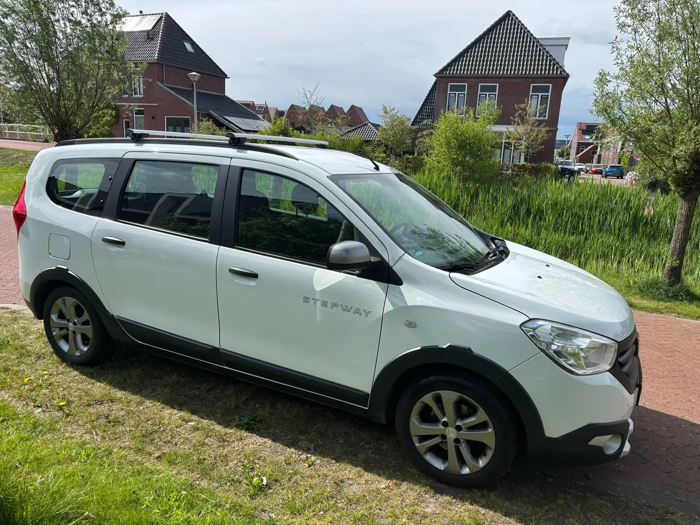 Dacia Lodgy Lodgy 1.2 TCe Stepway 7p. Bílá - 1