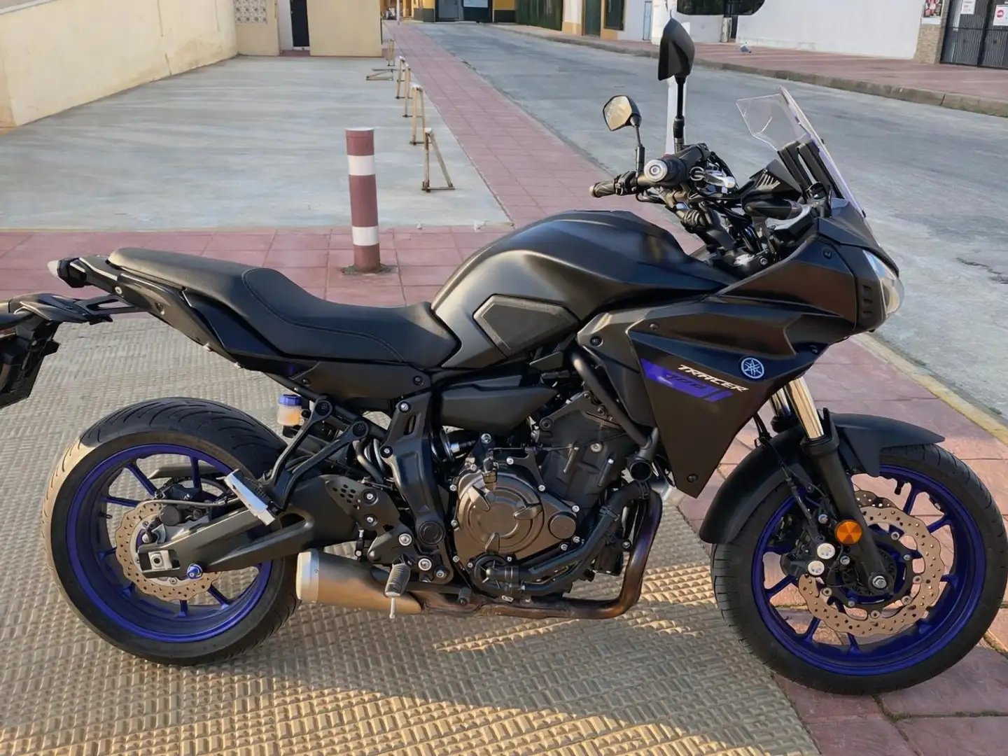 Yamaha Tracer 700 Negro - 1