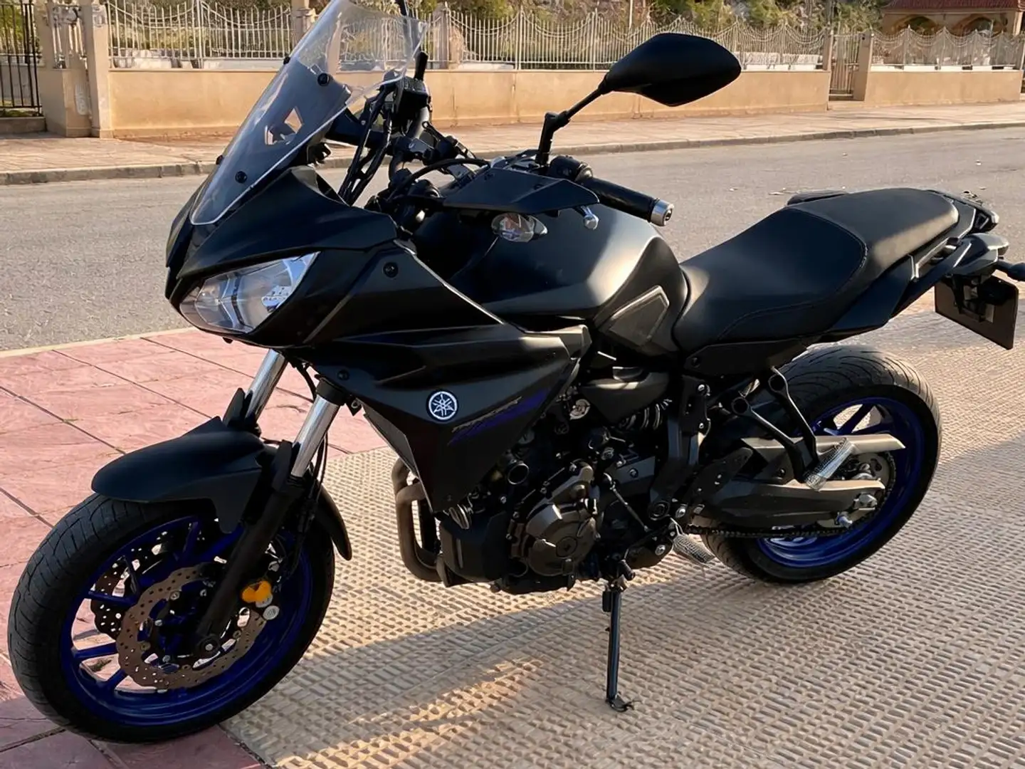 Yamaha Tracer 700 Negro - 2