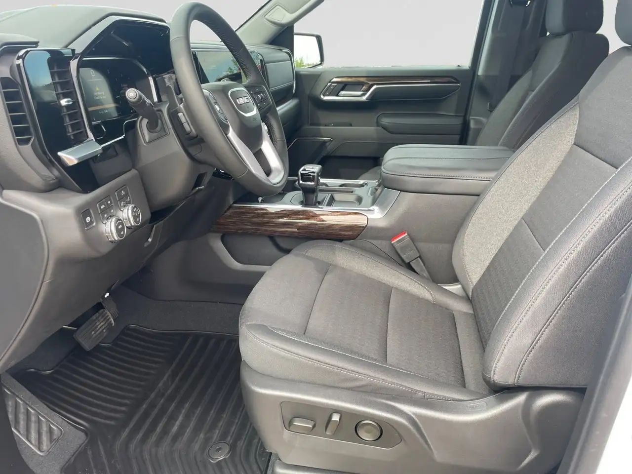 GMC Sierra 1500 снимка GMC Sierra 1500