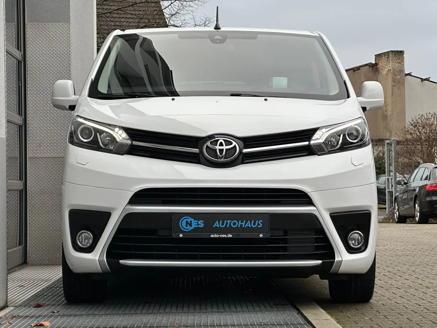 Toyota Proace PROACE VERSO*LEDER*KEY*HEAD-UP*KAM*AHK*8 Sitze* Blanco - 2