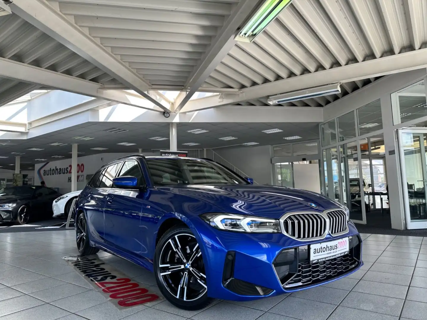 BMW 318 i M Sportpaket LED/AUT./HEAD-UP/CAM/KEYLESS Blauw - 1