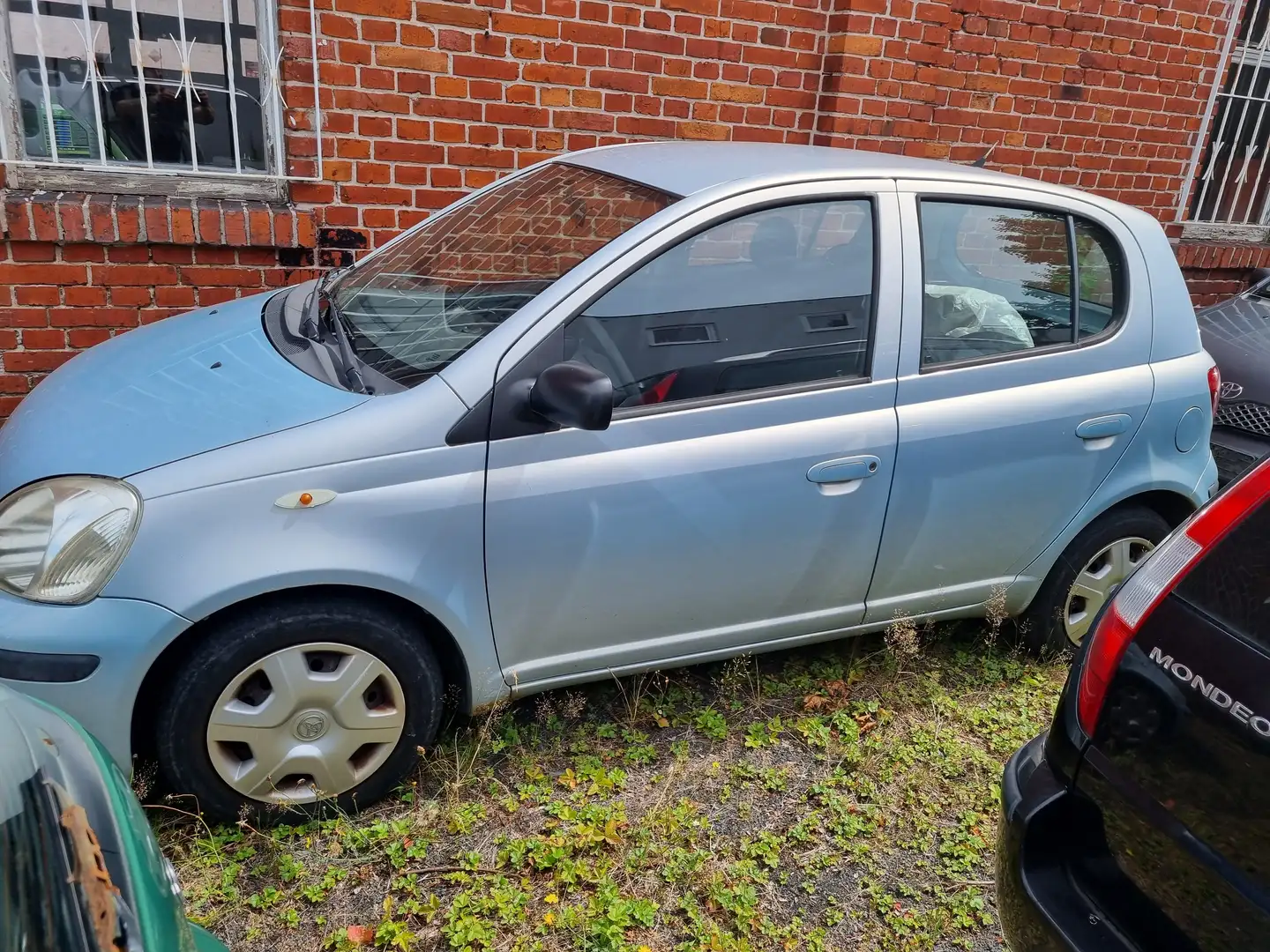 Toyota Yaris 1.0 linea luna Azul - 2