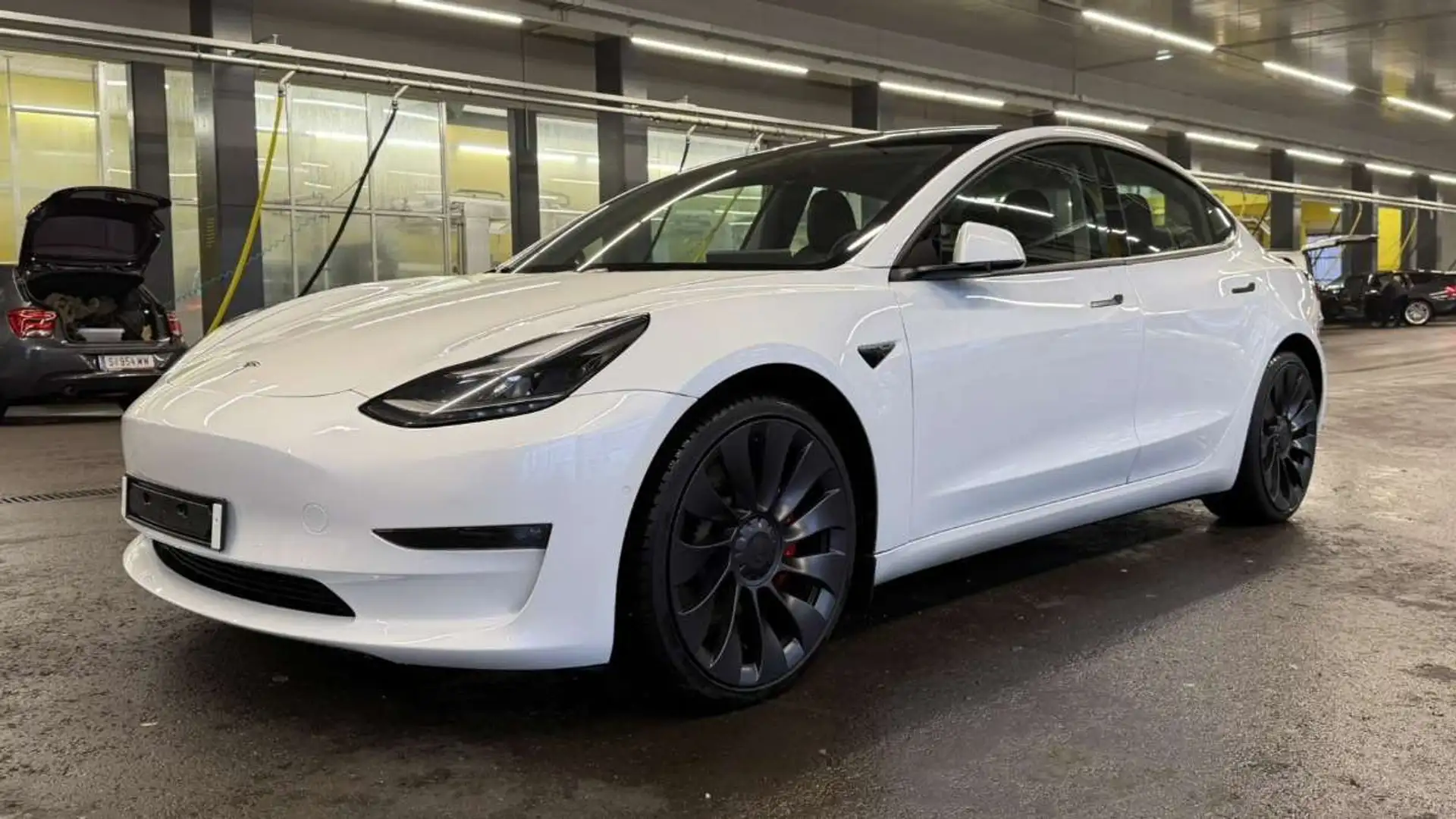 Tesla Model 3 - 1