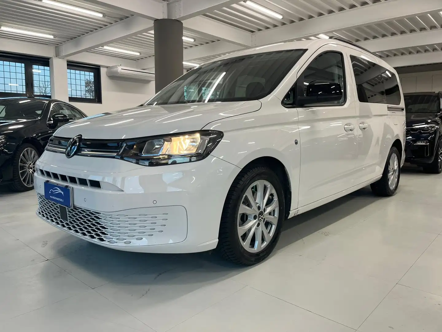 Volkswagen Caddy Maxi 2.0 TDI 122cv DSG Style Bianco - 2