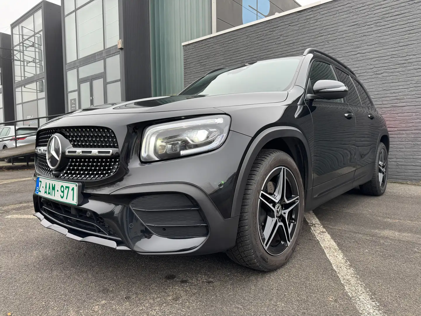 Mercedes-Benz GLB 200 7G-DCT AMG Line Pano/AHK/Camera Zwart - 1
