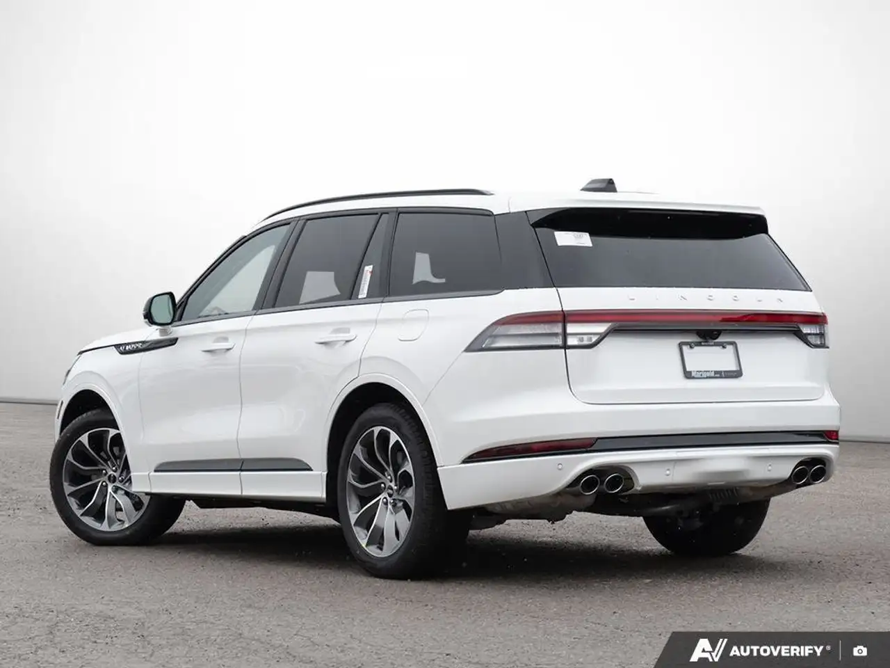 Lincoln Aviator снимка Lincoln Aviator