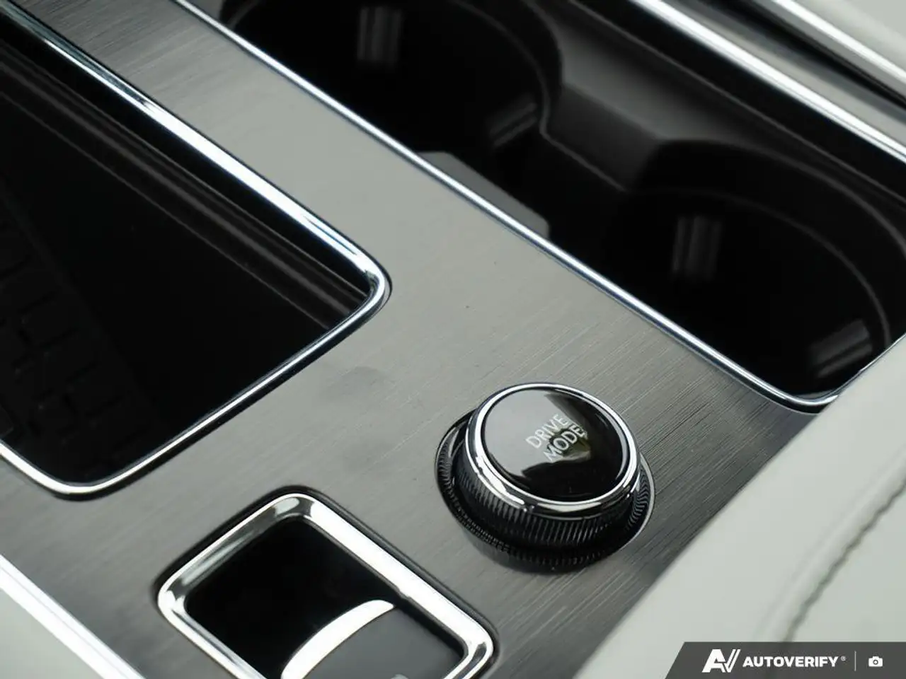Lincoln Aviator снимка Lincoln Aviator