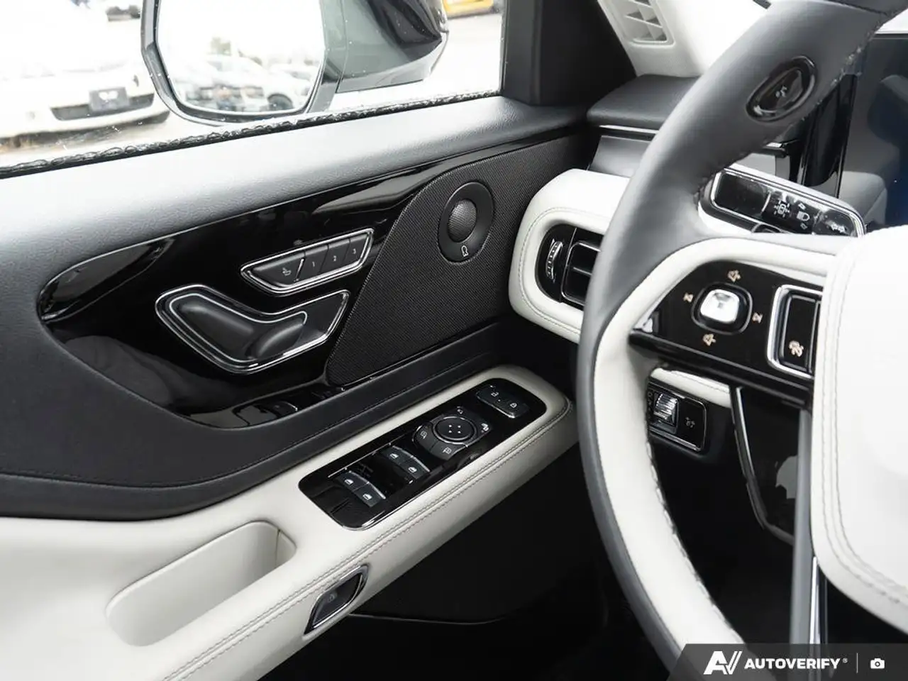 Lincoln Aviator снимка Lincoln Aviator
