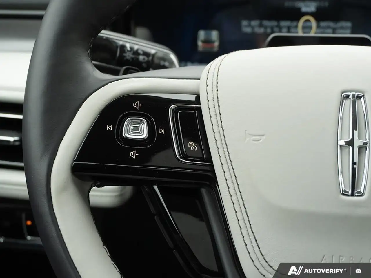 Lincoln Aviator снимка Lincoln Aviator