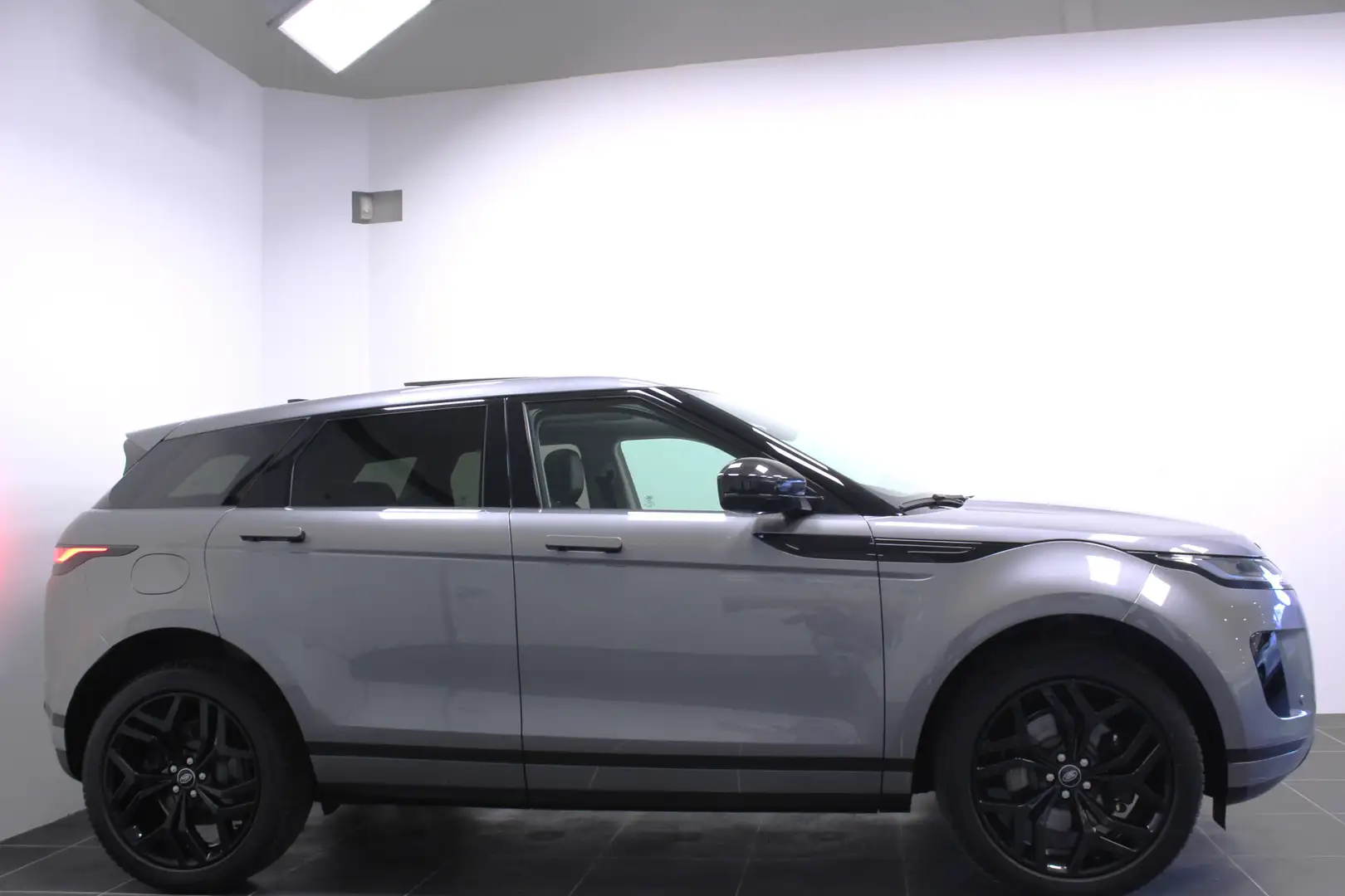 Land Rover Range Rover Evoque 1.5 P300e AWD S Pano dak/20 inch/Trekhaak/Camera Grijs - 2