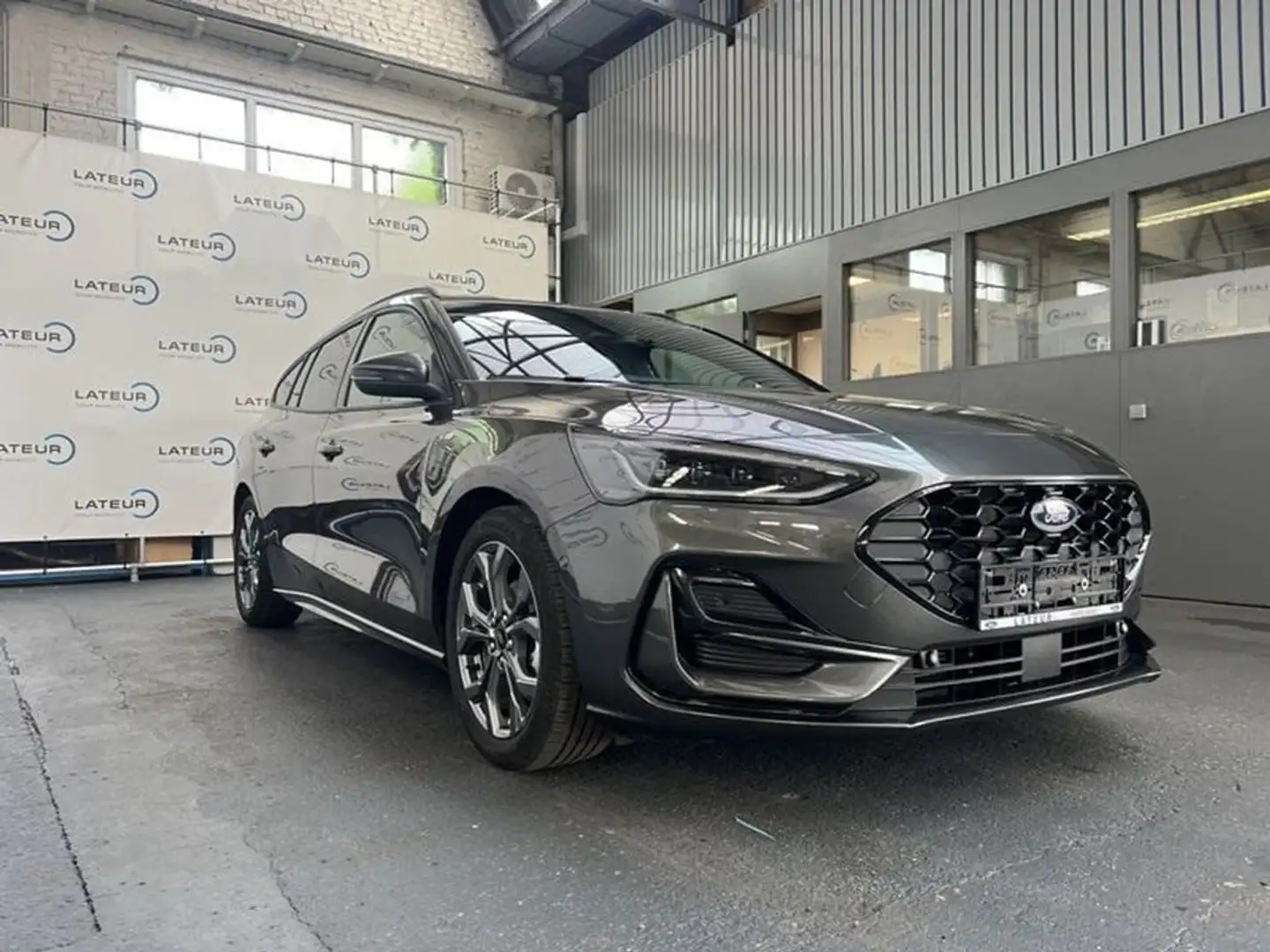 Ford Focus 1.0i Ecoboost 155pk mHEV ST-Line X AUTOMAAT Gris - 2