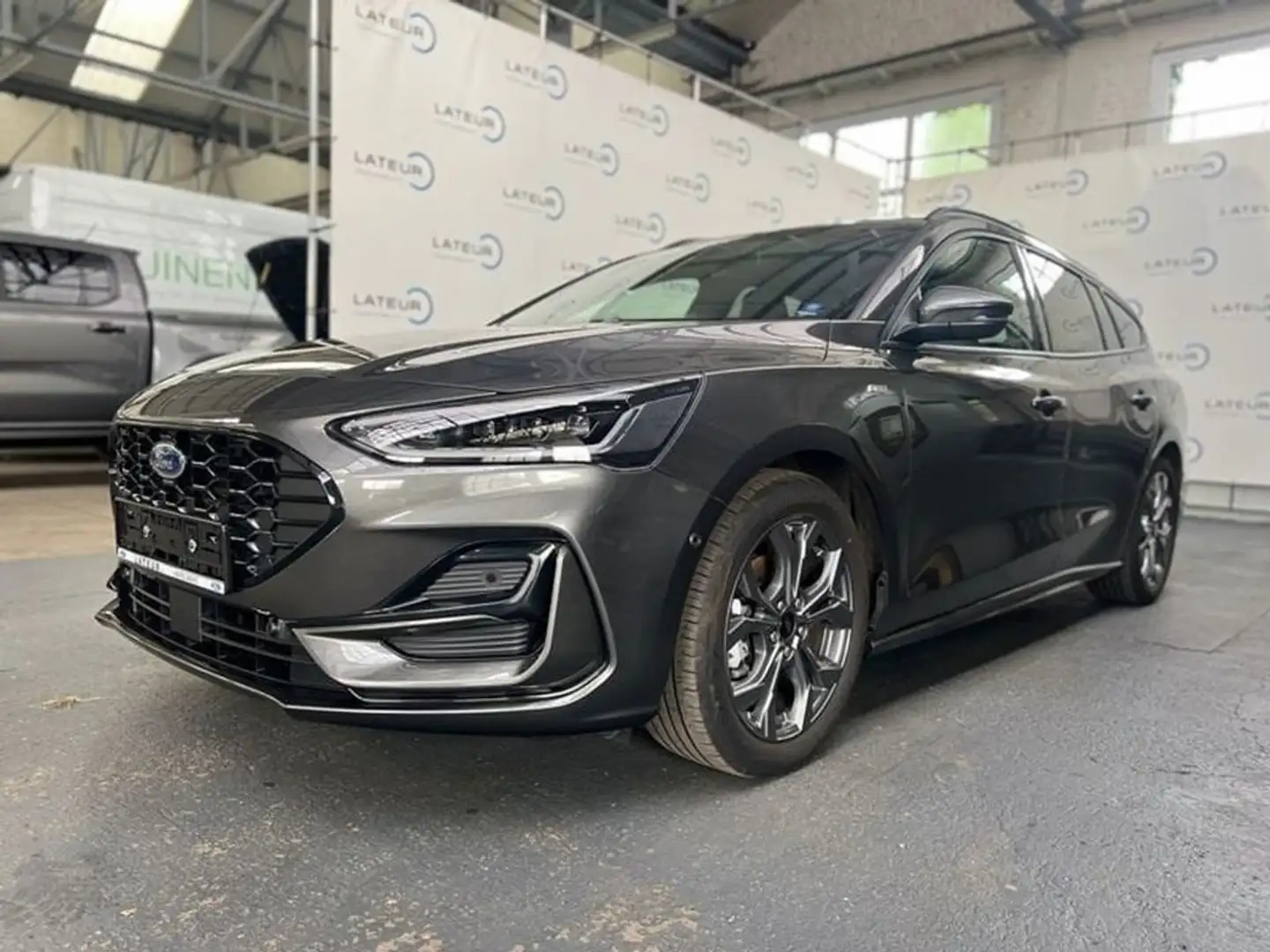 Ford Focus 1.0i Ecoboost 155pk mHEV ST-Line X AUTOMAAT Gris - 1