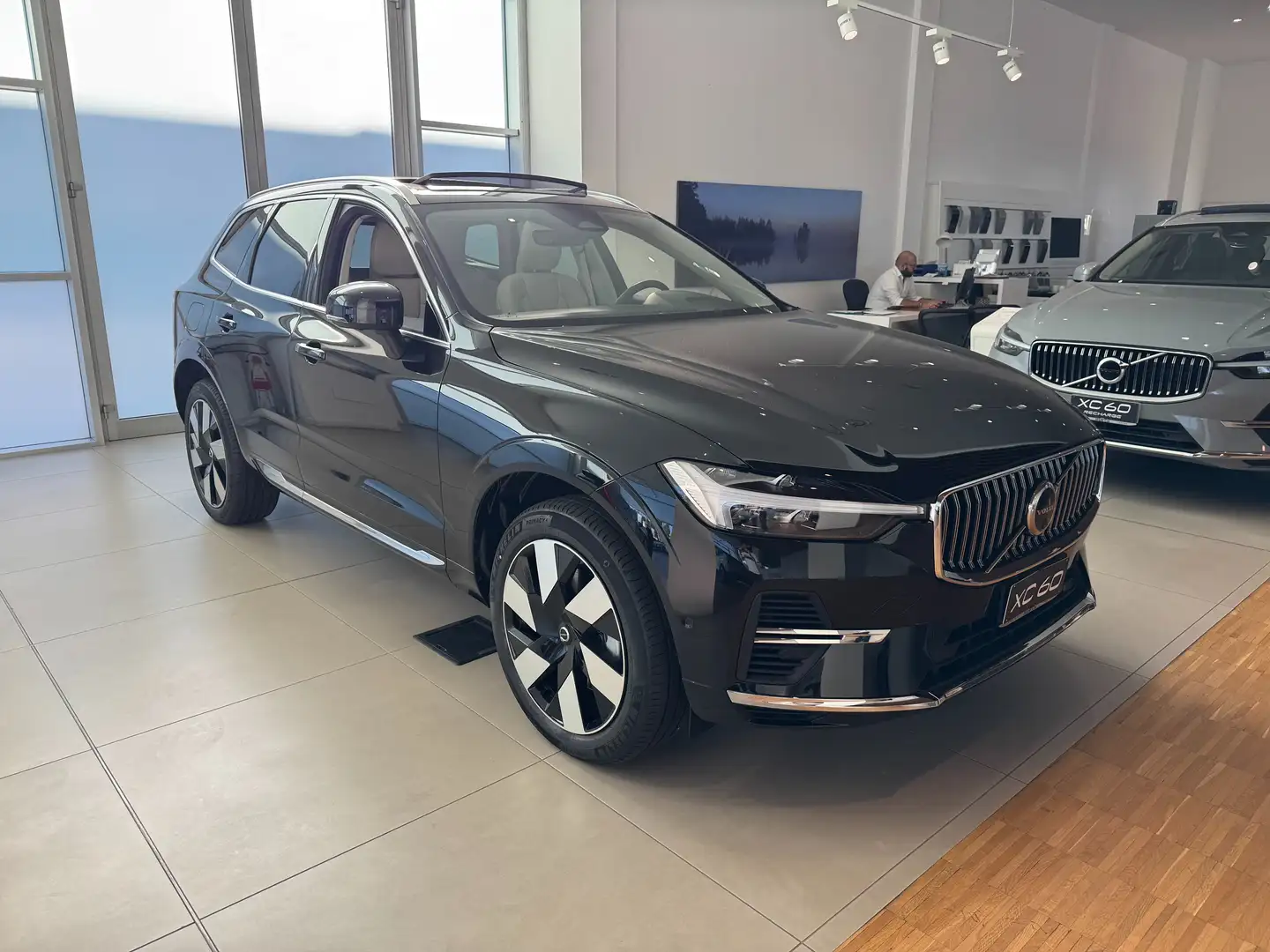 Volvo XC60 XC60 T6 Recharge Plug-in hybrid AWD automatico Noir - 1